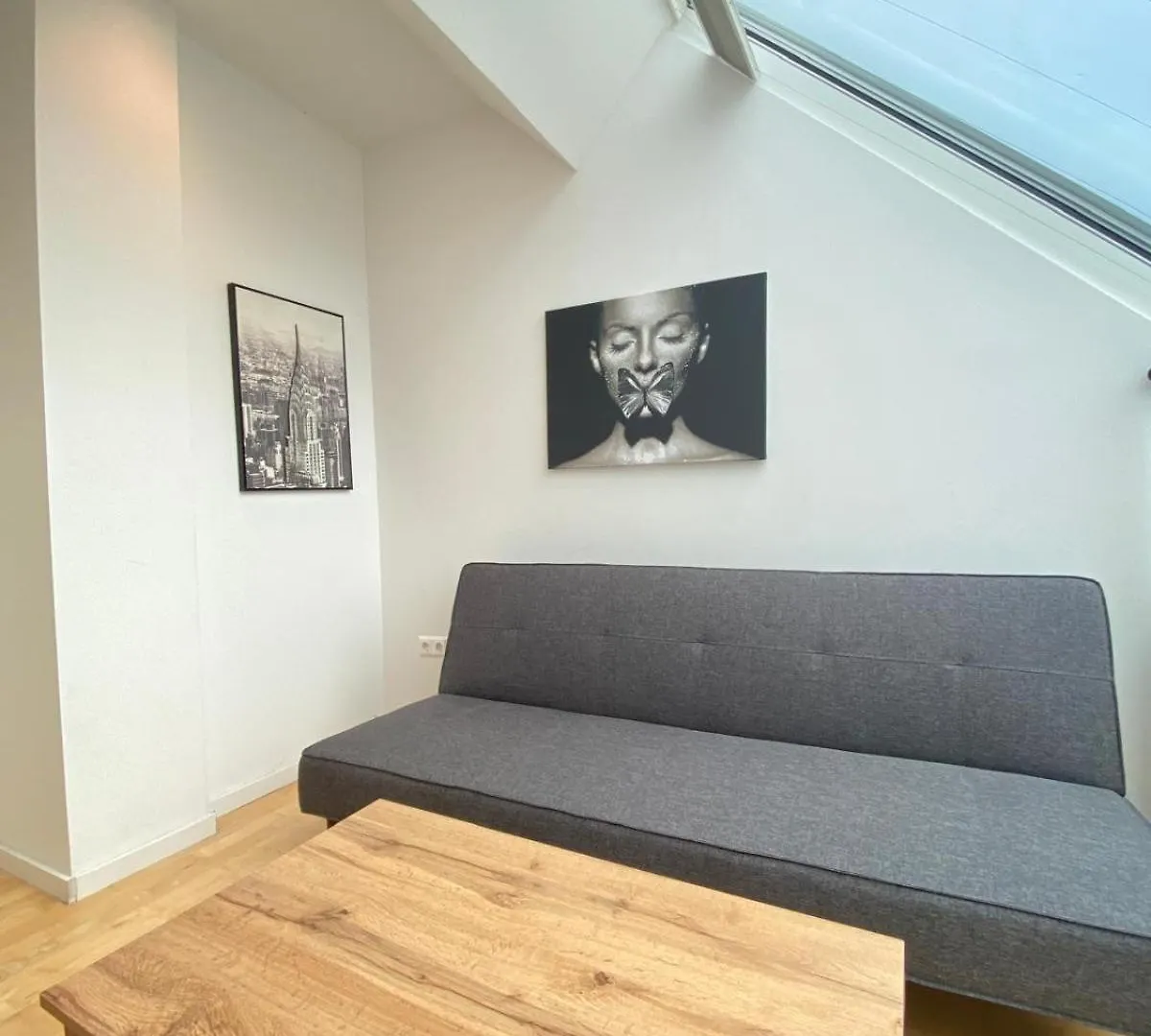 Comfy Central 4-Bedroom Shared Apartment With Two Levels Vienna