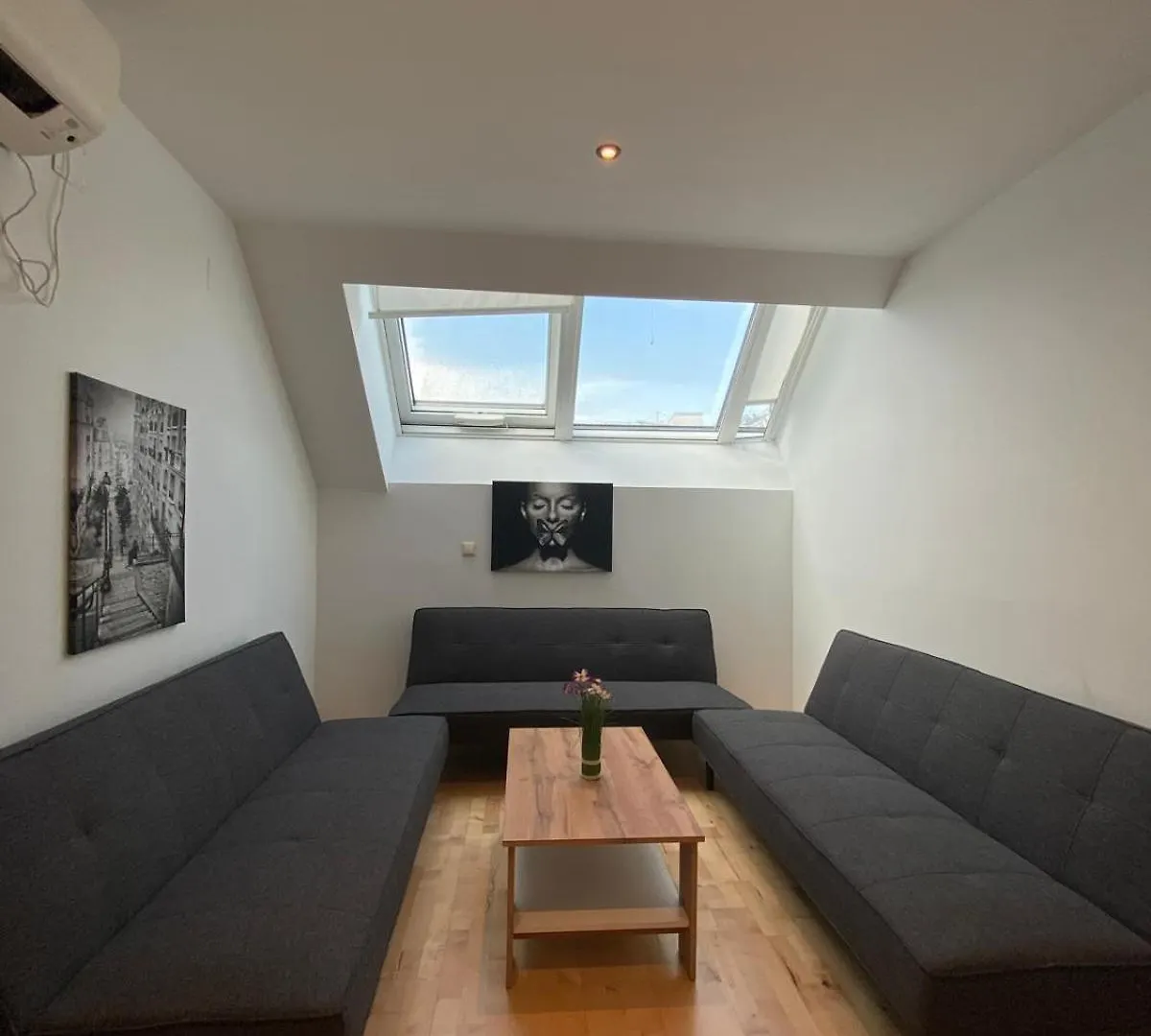 Comfy Central 4-Bedroom Shared Apartment With Two Levels Vienna 0*,  Austria