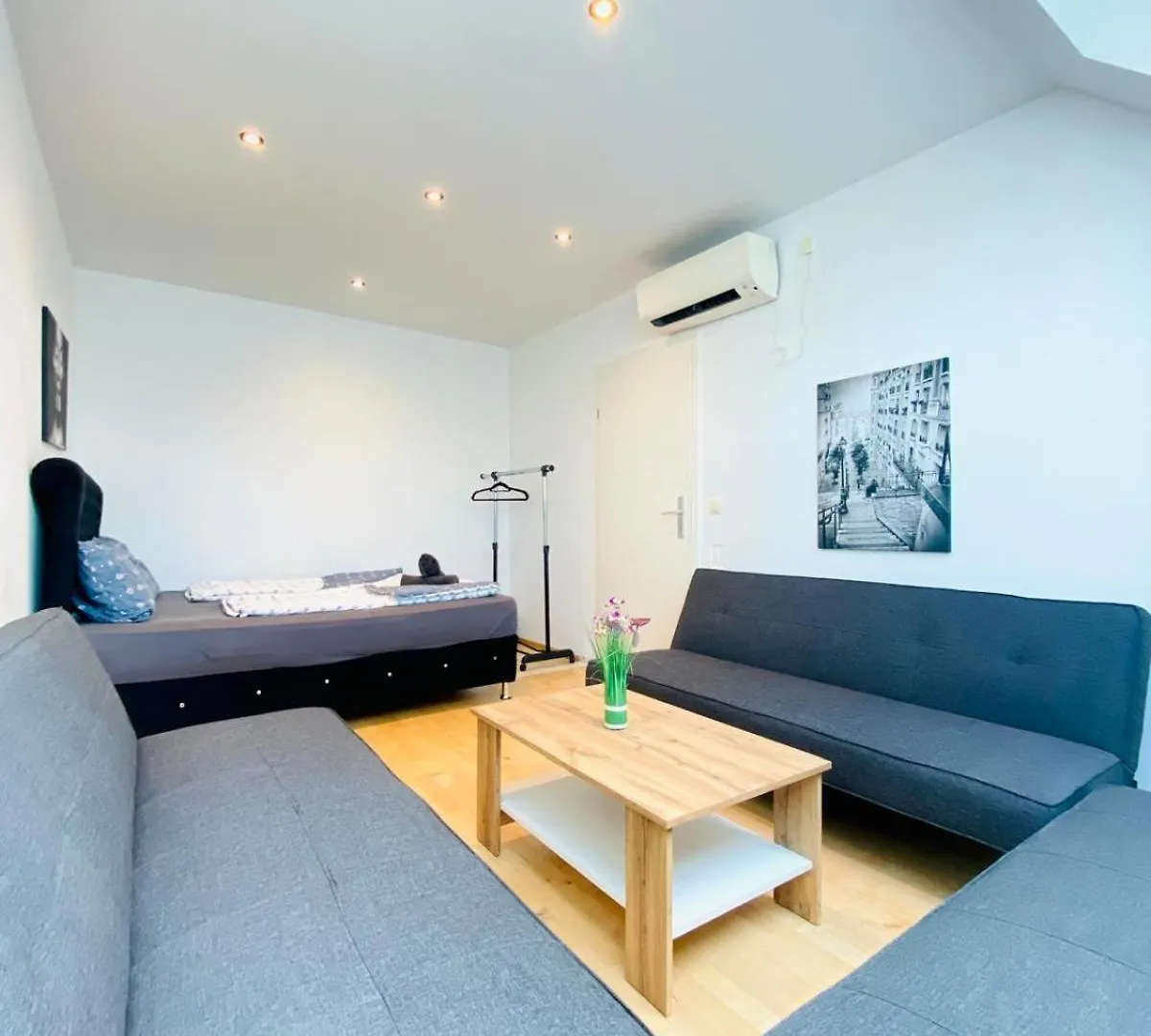 Comfy Central 4-Bedroom Shared Apartment With Two Levels Vienna