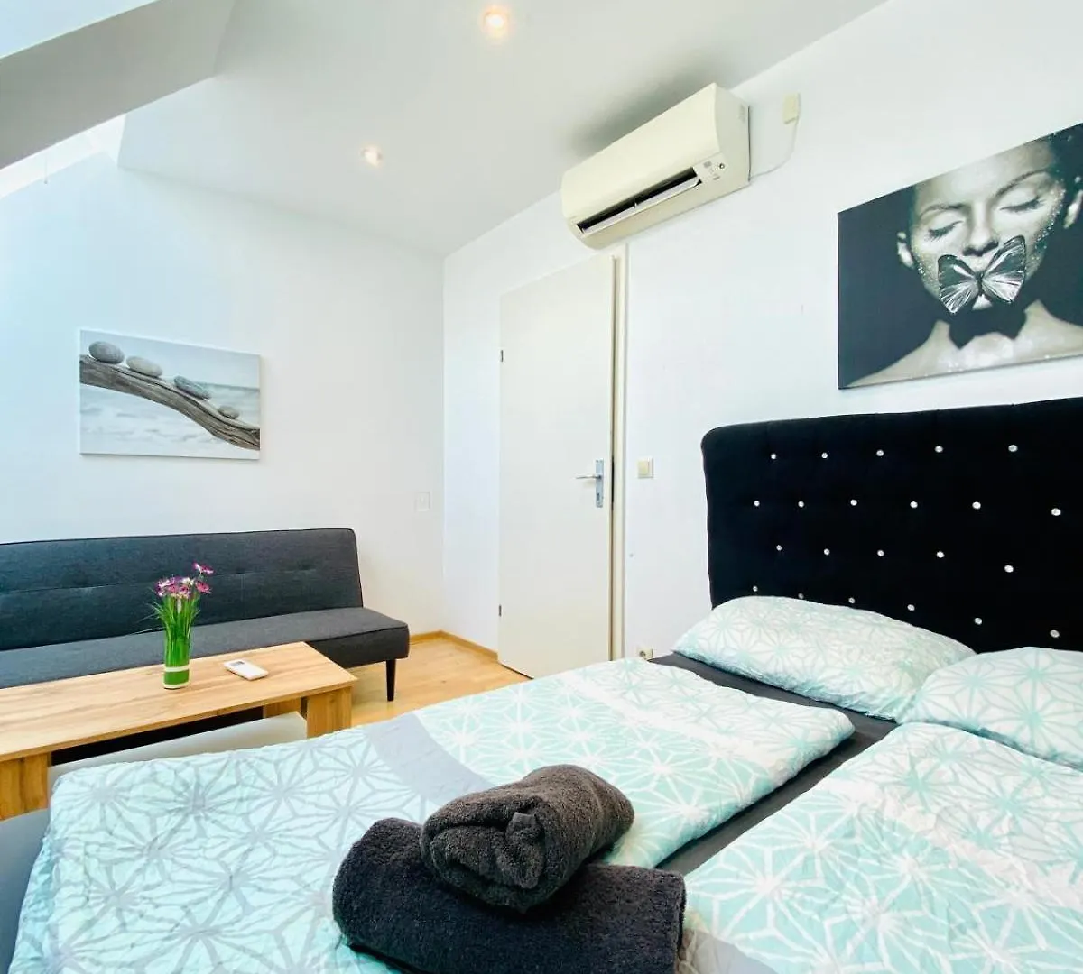 Comfy Central 4-Bedroom Shared Apartment With Two Levels Vienna