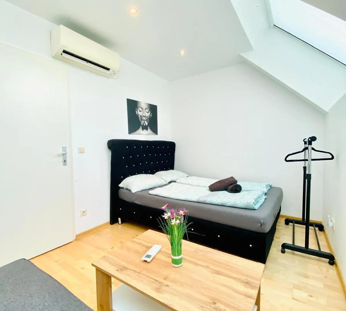 Comfy Central 4-Bedroom Shared Apartment With Two Levels Vienna 0*,