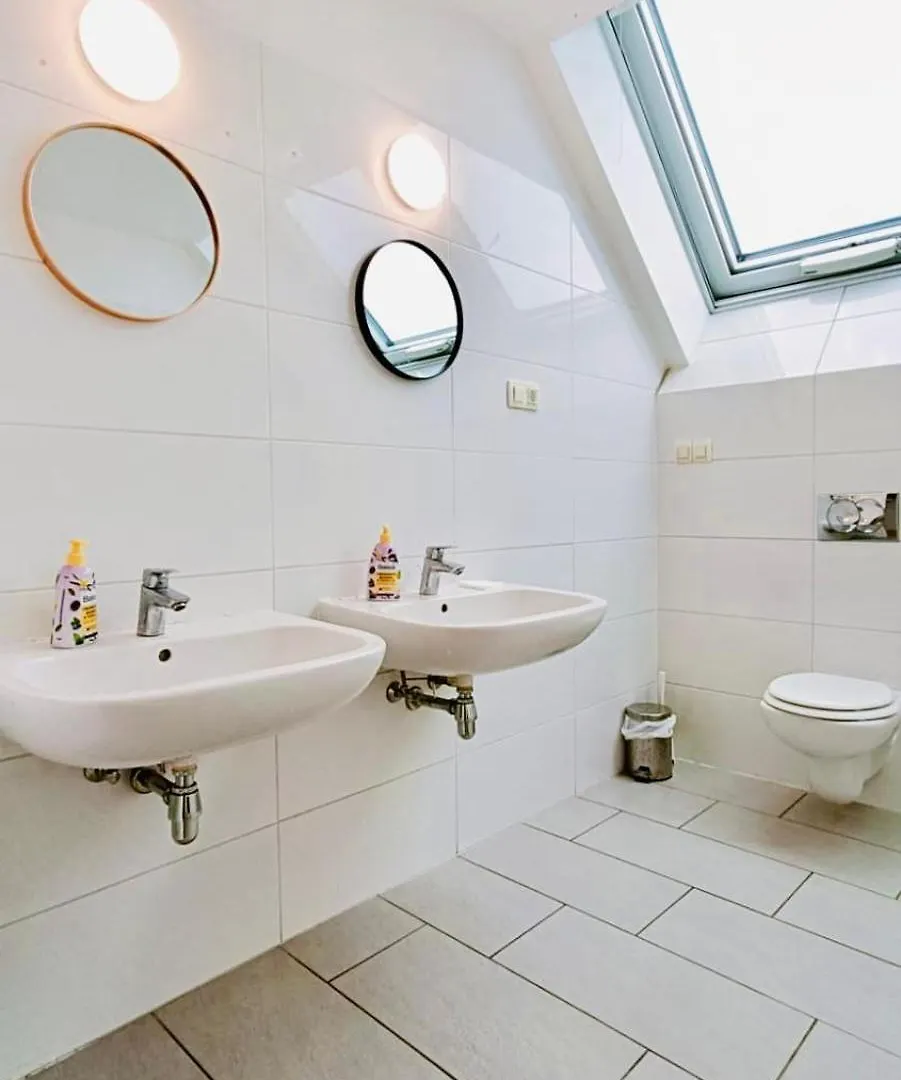 Comfy Central 4-Bedroom Shared Apartment With Two Levels Vienna
