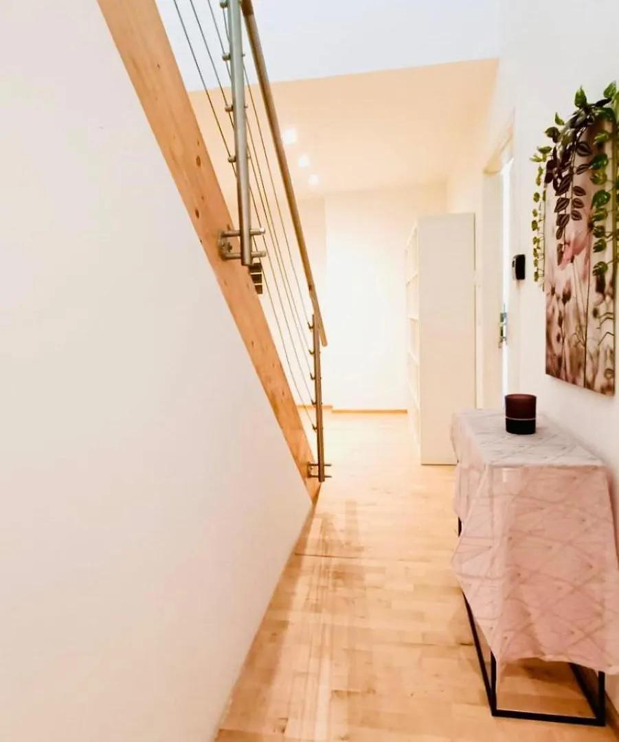 Comfy Central 4-Bedroom Shared Apartment With Two Levels Vienna